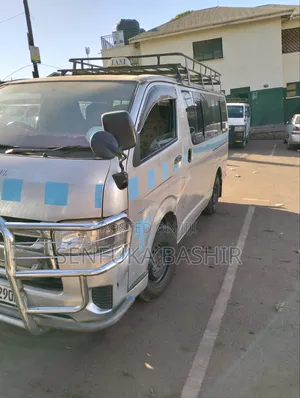 Toyota HiAce 2017 Silver