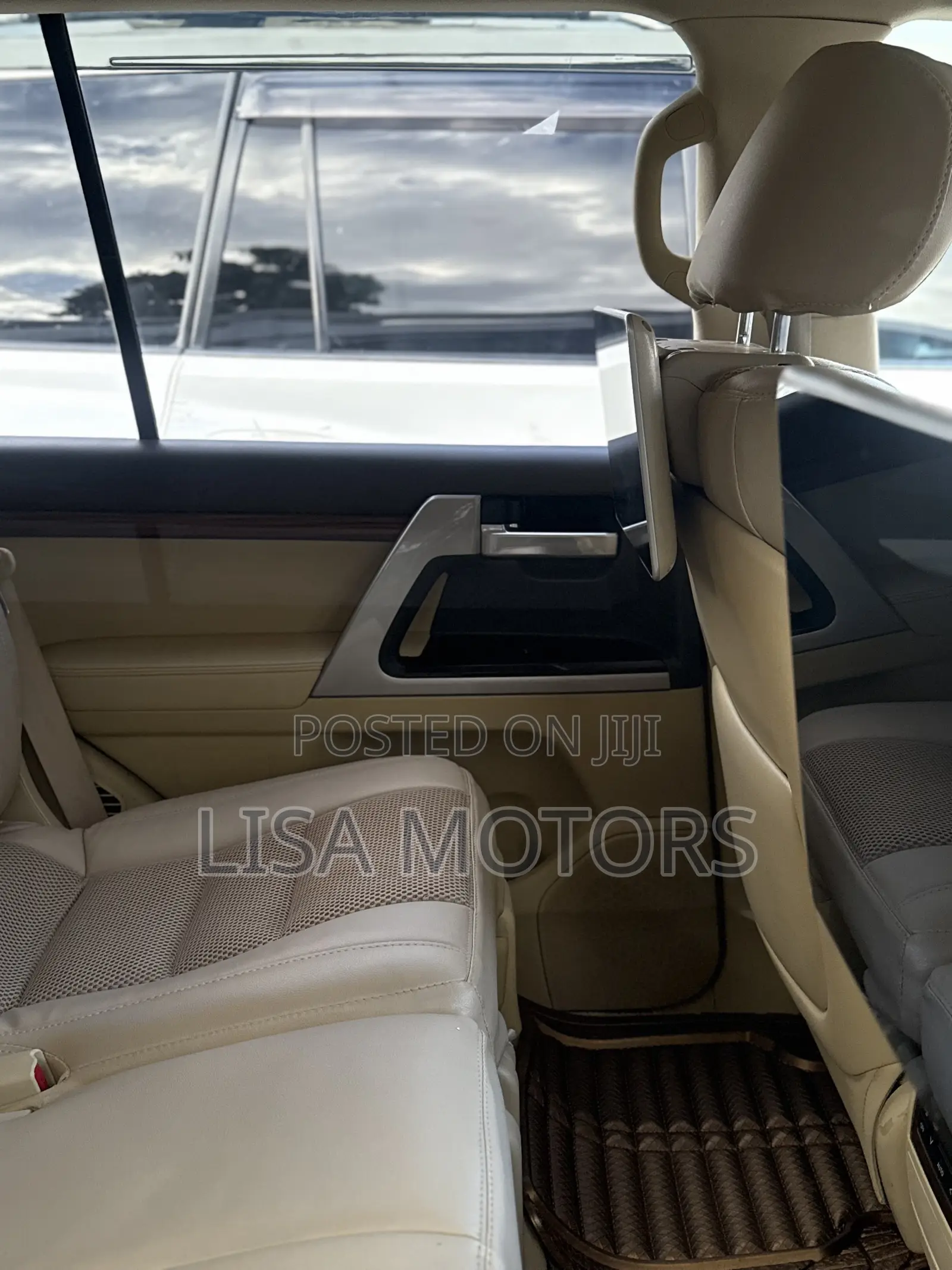 Toyota Land Cruiser 4.6 V8 AX G Selection 2017 White