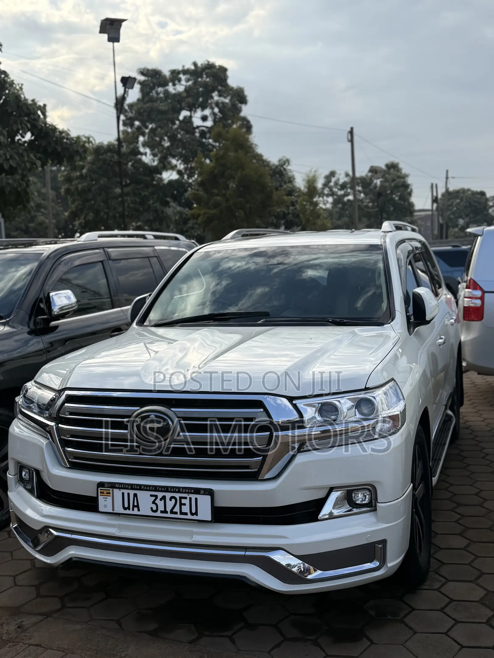 Toyota Land Cruiser 4.6 V8 AX G Selection 2017 White