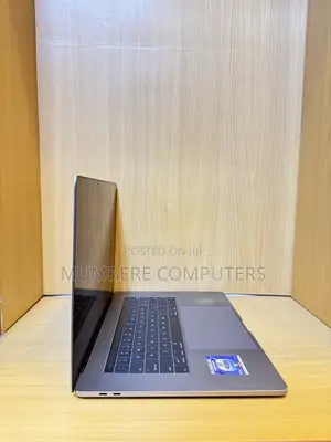 Laptop Apple MacBook Pro 2017 16GB Intel Core i7 SSD 512GB