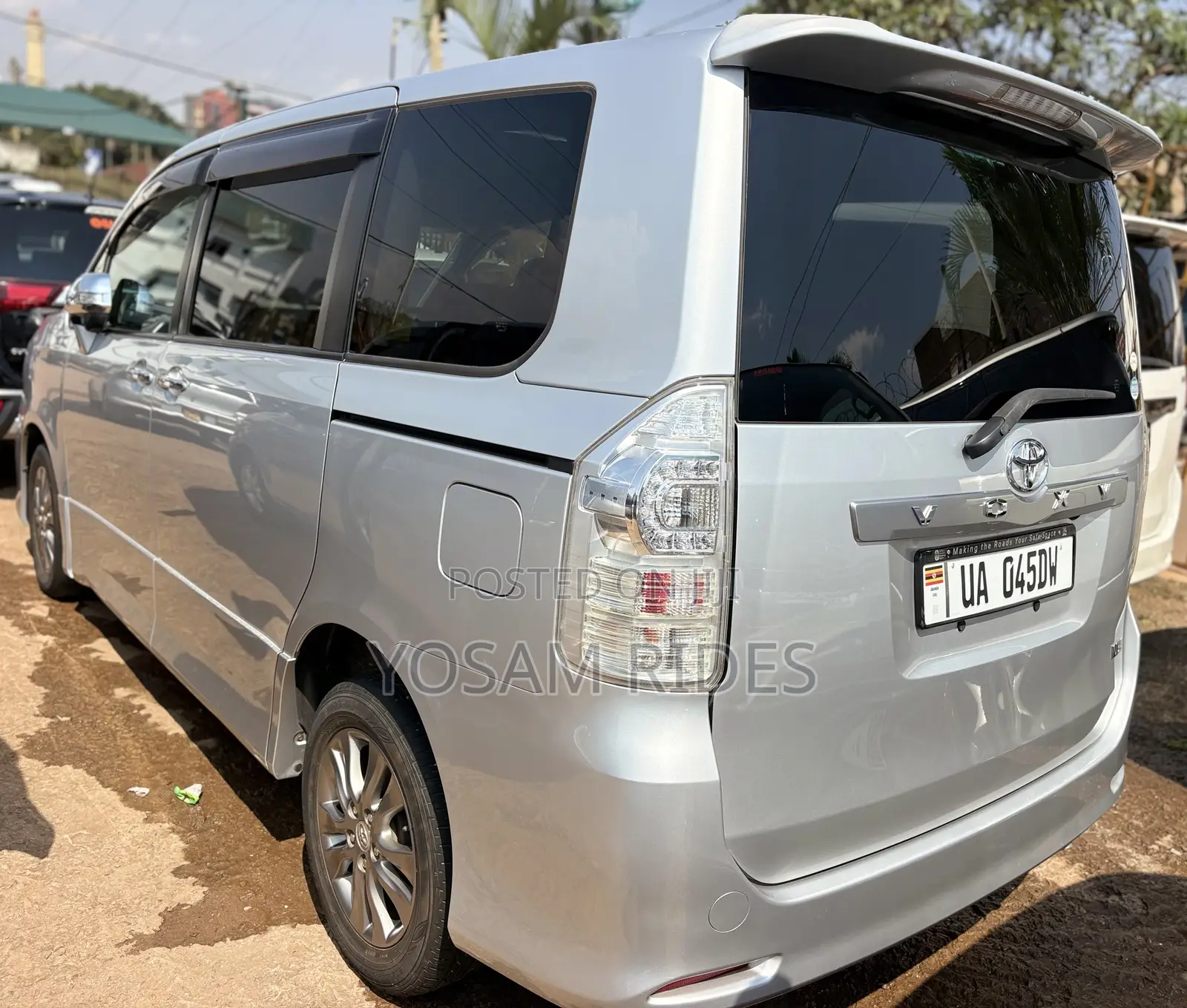 Toyota Voxy X 4WD 7-Seater 2012 Silver