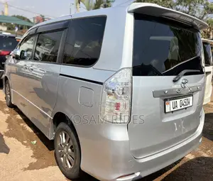Toyota Voxy X 4WD 7-Seater 2012 Silver