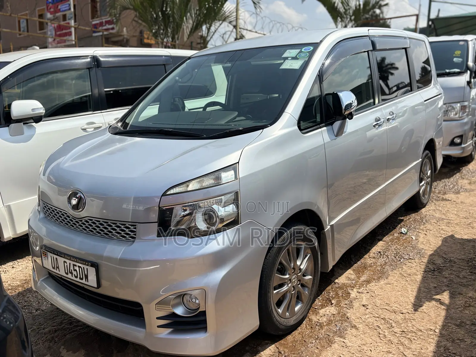 Toyota Voxy X 4WD 7-Seater 2012 Silver
