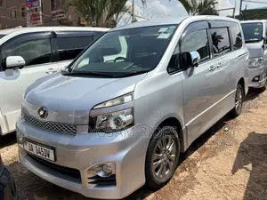 Toyota Voxy X 4WD 7-Seater 2012 Silver