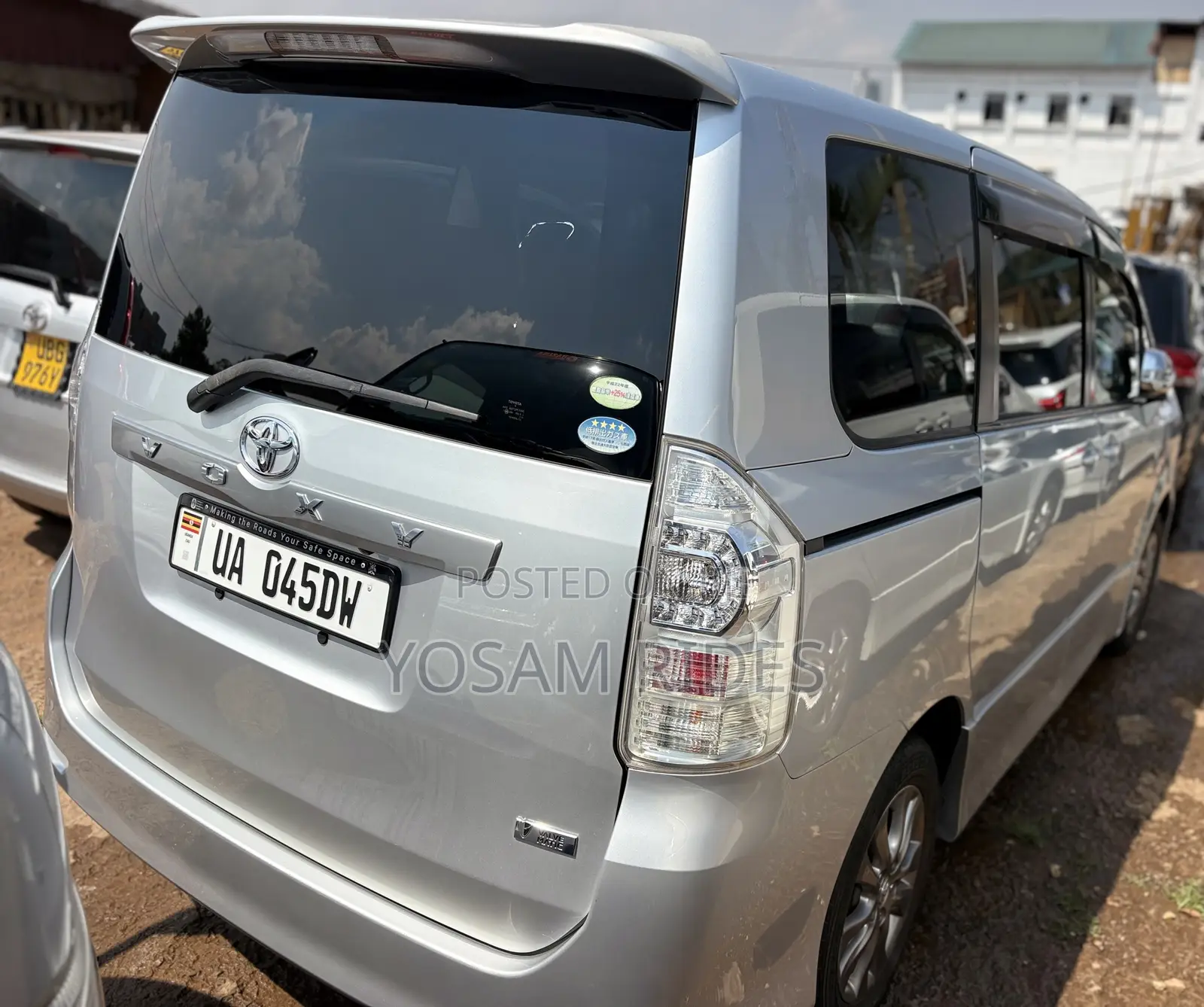 Toyota Voxy X 4WD 7-Seater 2012 Silver