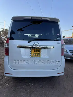 Toyota Noah 2009 White