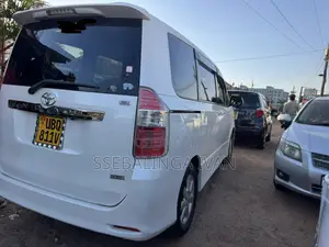 Toyota Noah 2009 White