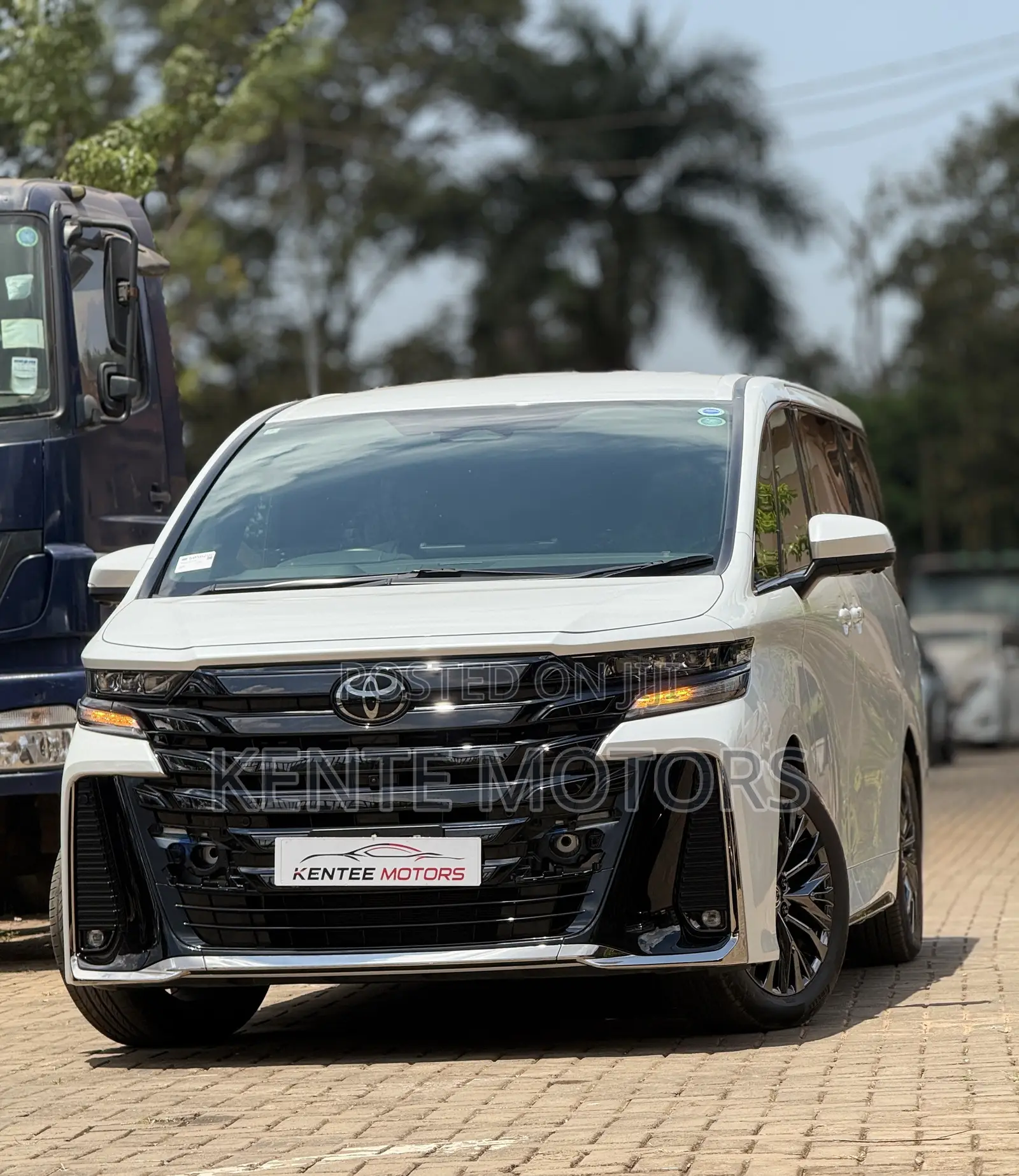 Toyota Vellfire Executive Lounge Hybrid E-Four 7-Seater 2025 White