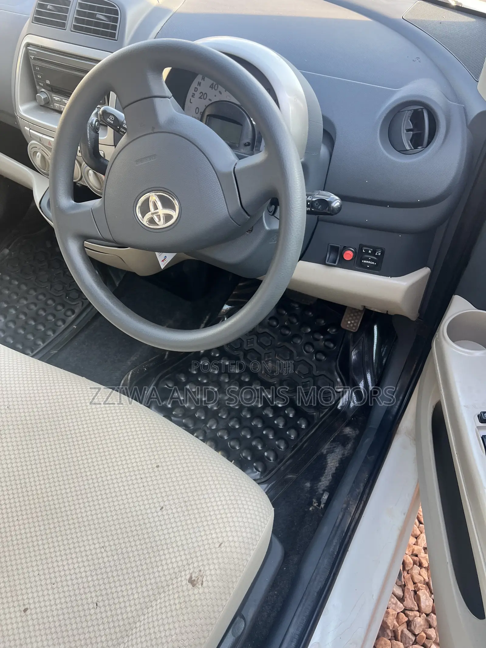 Toyota Passo 1.0 FWD 2011 White