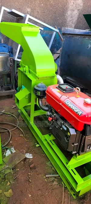 Heavy Duty Animal Feeds Crusher Diesel Engine Powered
