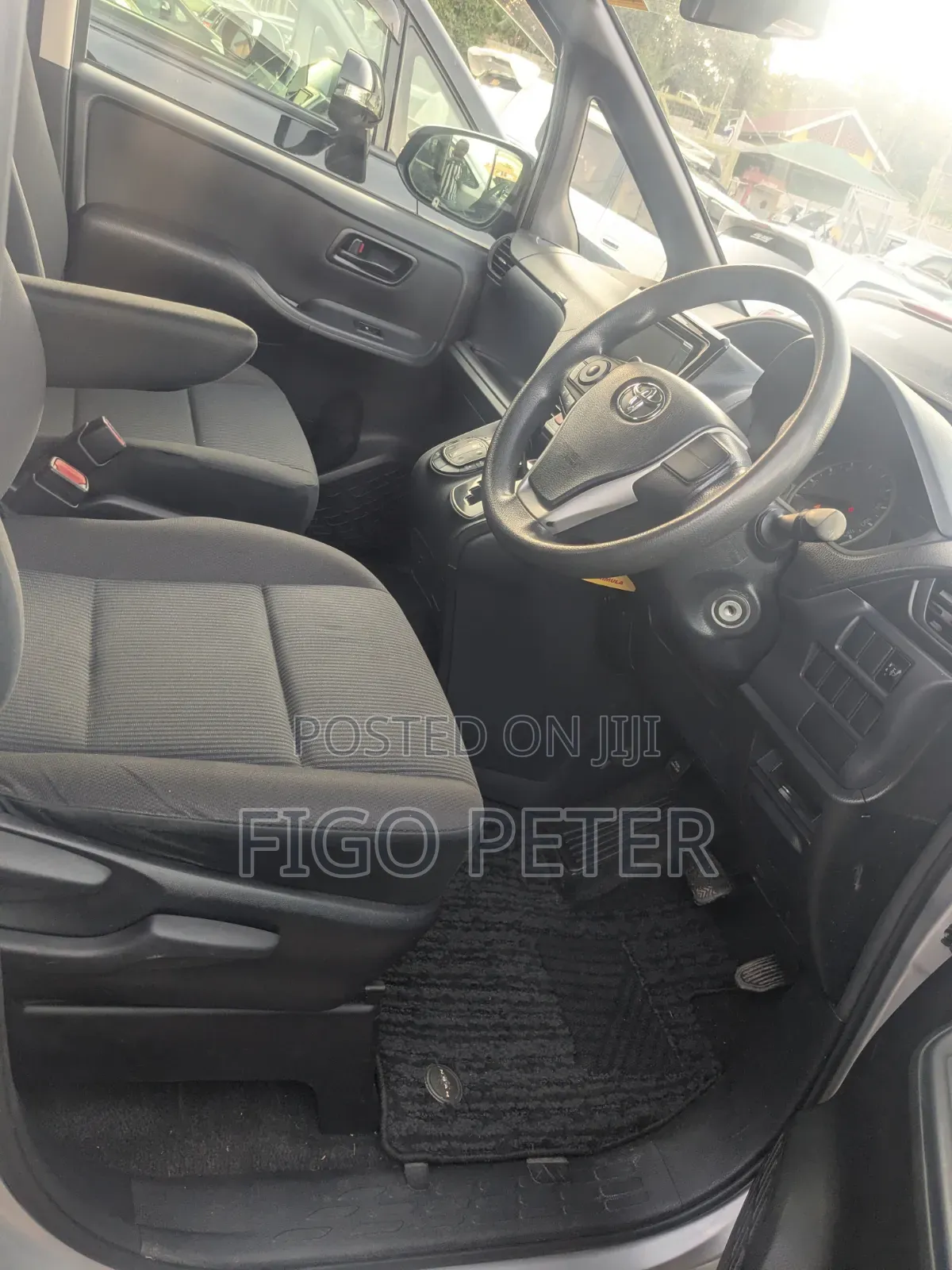Toyota Noah 2015 Silver