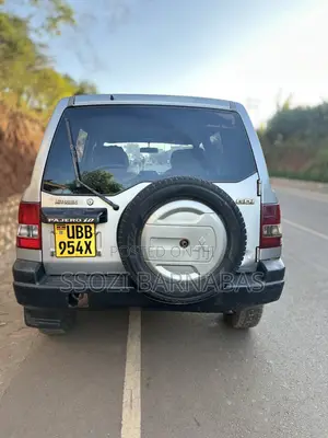 Mitsubishi Pajero 2003