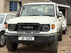 Toyota Land Cruiser 79 Series 2015 White