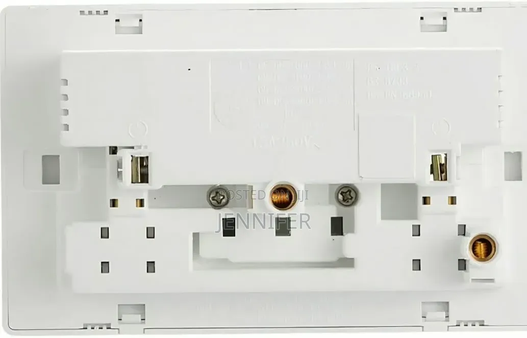 2-Gang Universal Switched Wall Socket With USB Ports