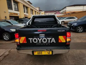 Toyota Hilux 2015 Black