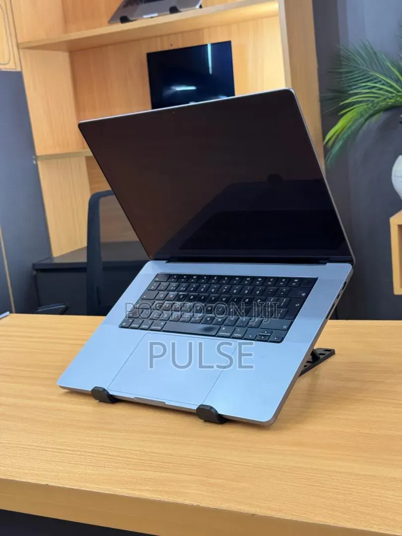 Laptop Apple MacBook Pro 2021 M1 Max 64GB Apple M1 Max SSD 512GB