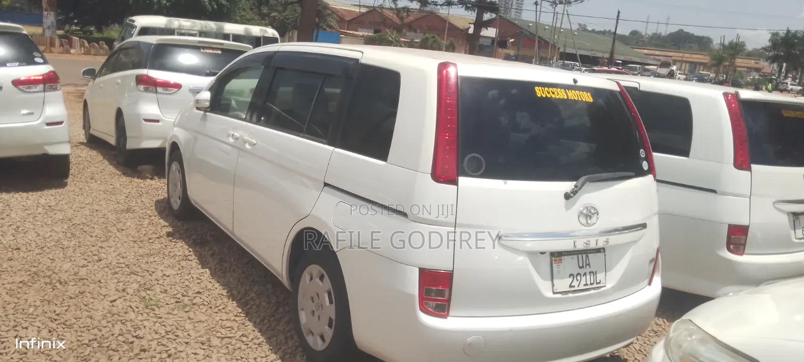Toyota ISIS 2010 White