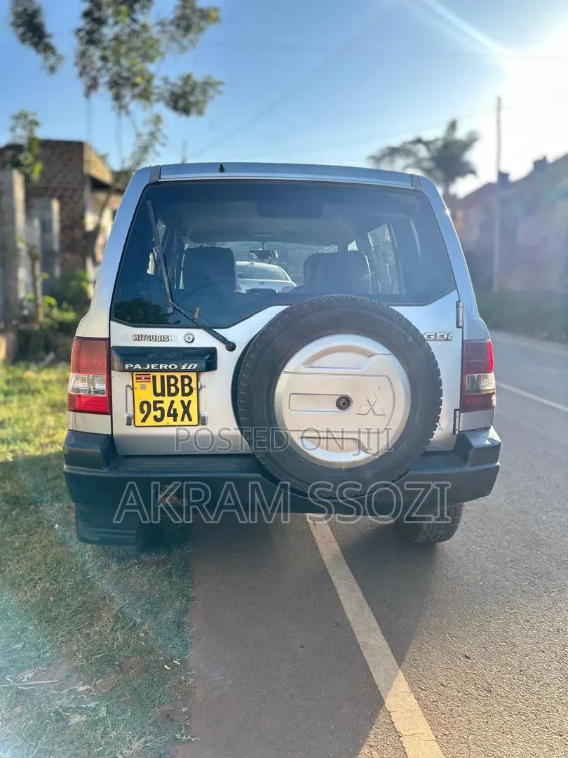 Mitsubishi Pajero 2003