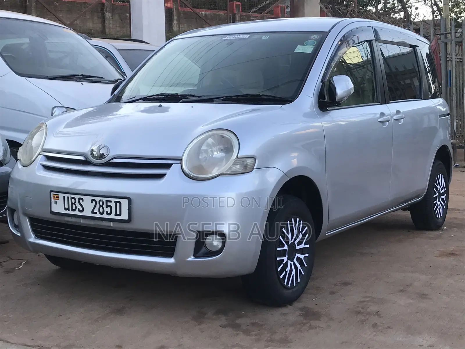 Toyota Sienta 2008 Silver