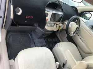 Toyota Sienta 2008 Silver