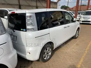 Toyota Sienta 2012 White