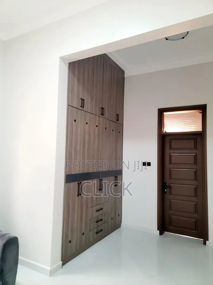 5bdrm Duplex in Muyenga, Makindye for rent