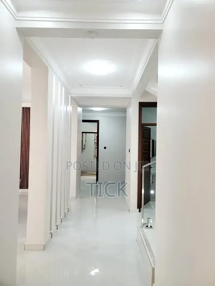 5bdrm Duplex in Muyenga, Makindye for rent