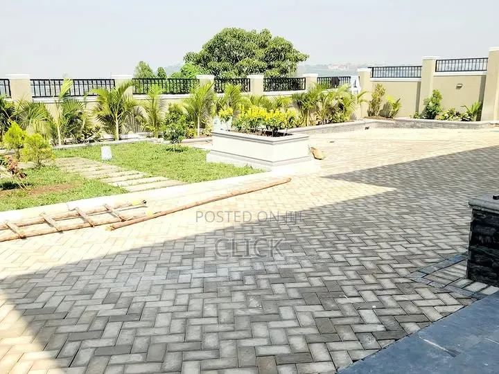 5bdrm Duplex in Muyenga, Makindye for rent