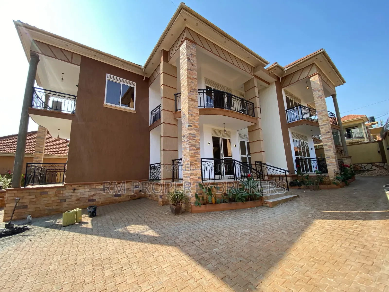 5bdrm Duplex in Lubowa, Central Division for rent