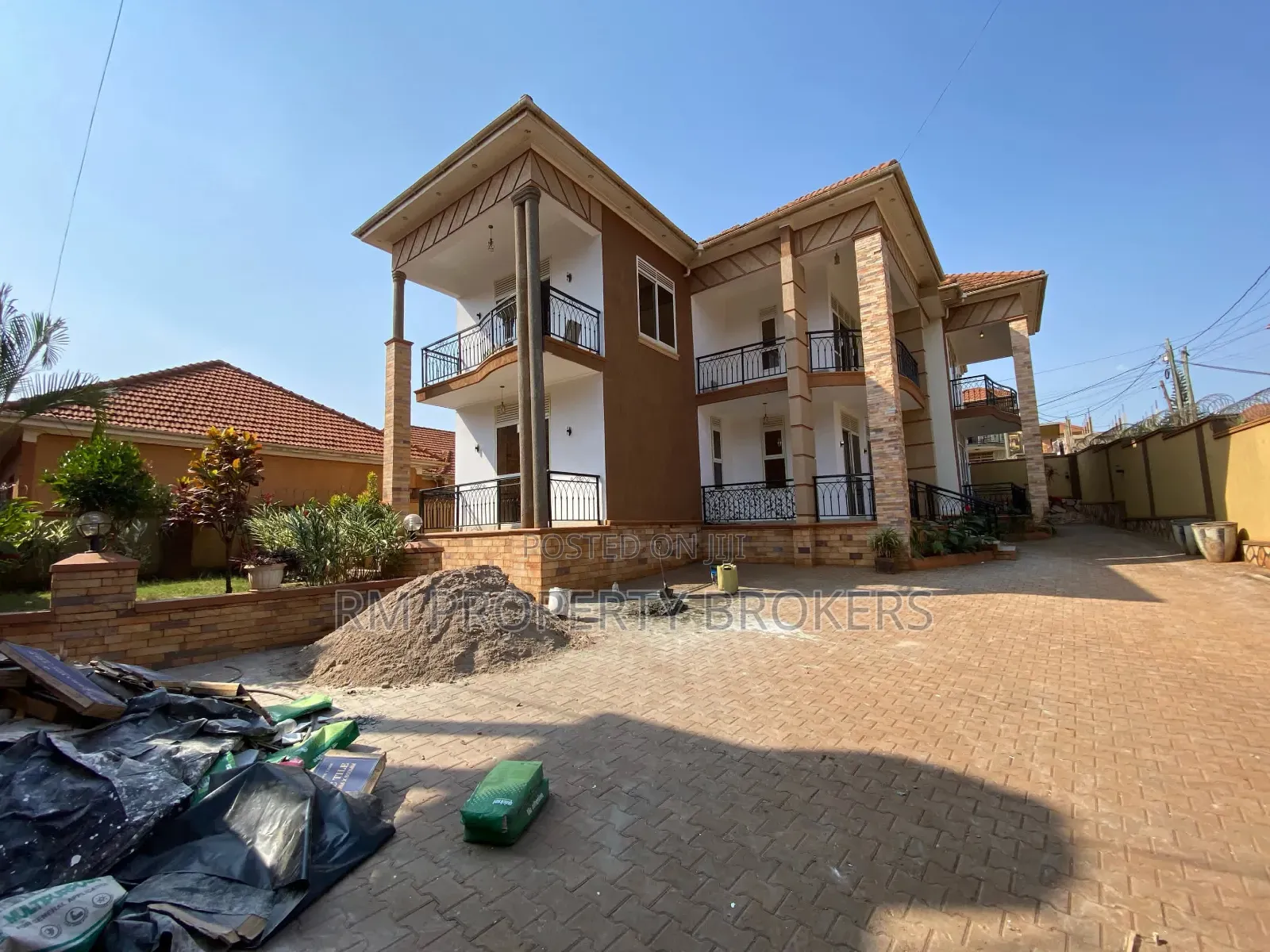 5bdrm Duplex in Lubowa, Central Division for rent