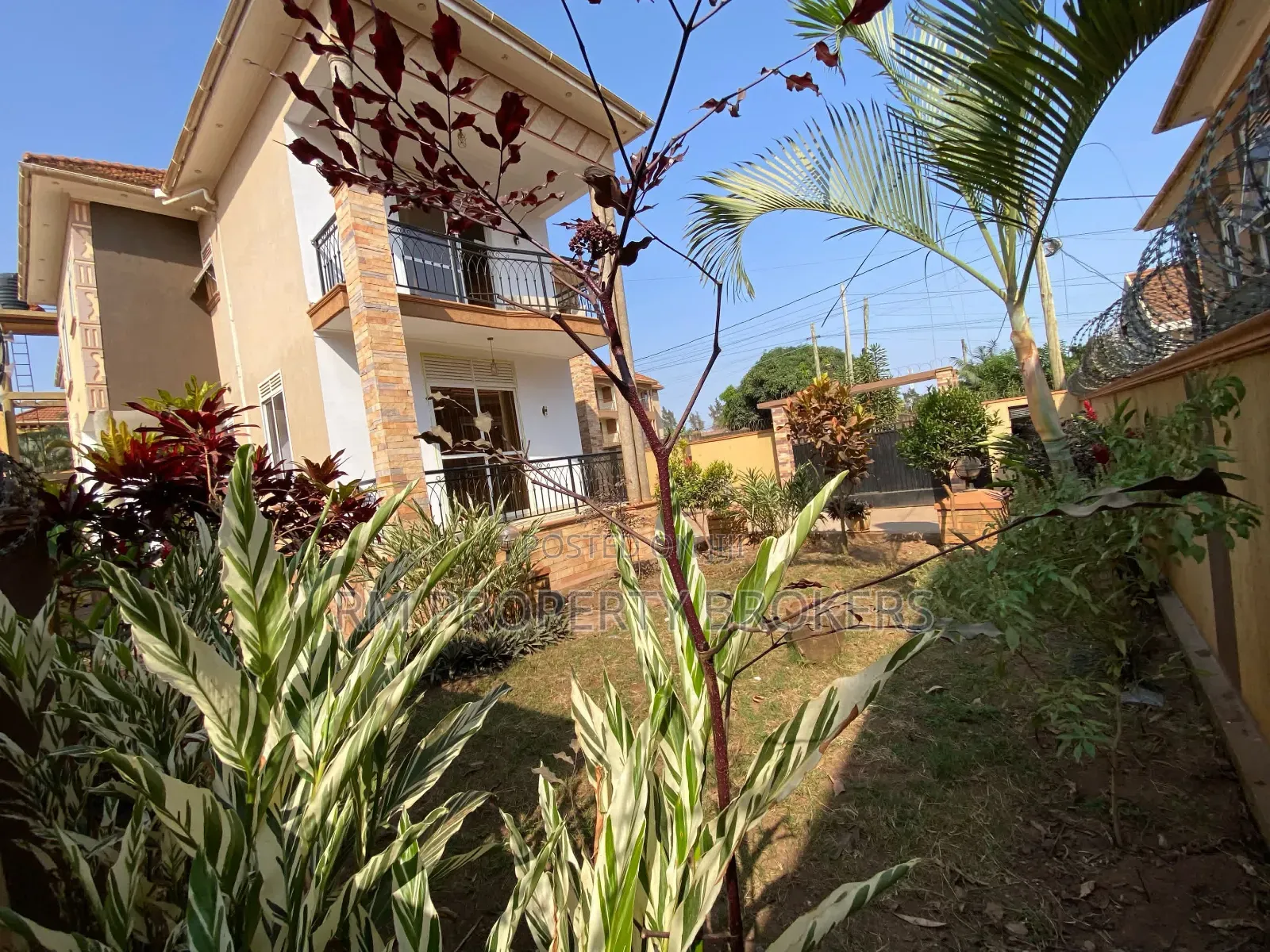 5bdrm Duplex in Lubowa, Central Division for rent