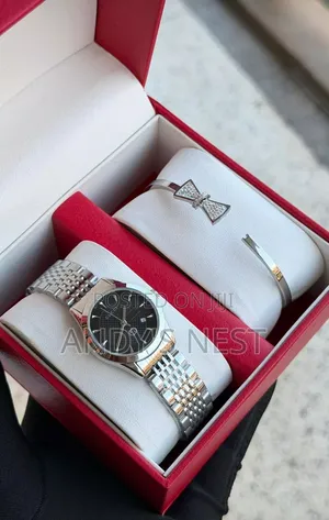Gucci Ladies Watch With a Bangle