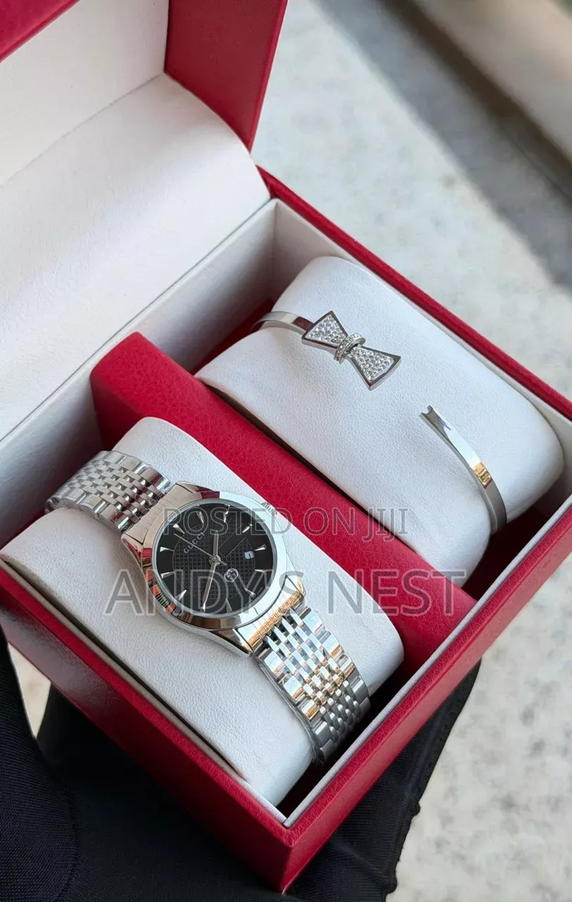 Gucci Ladies Watch With a Bangle