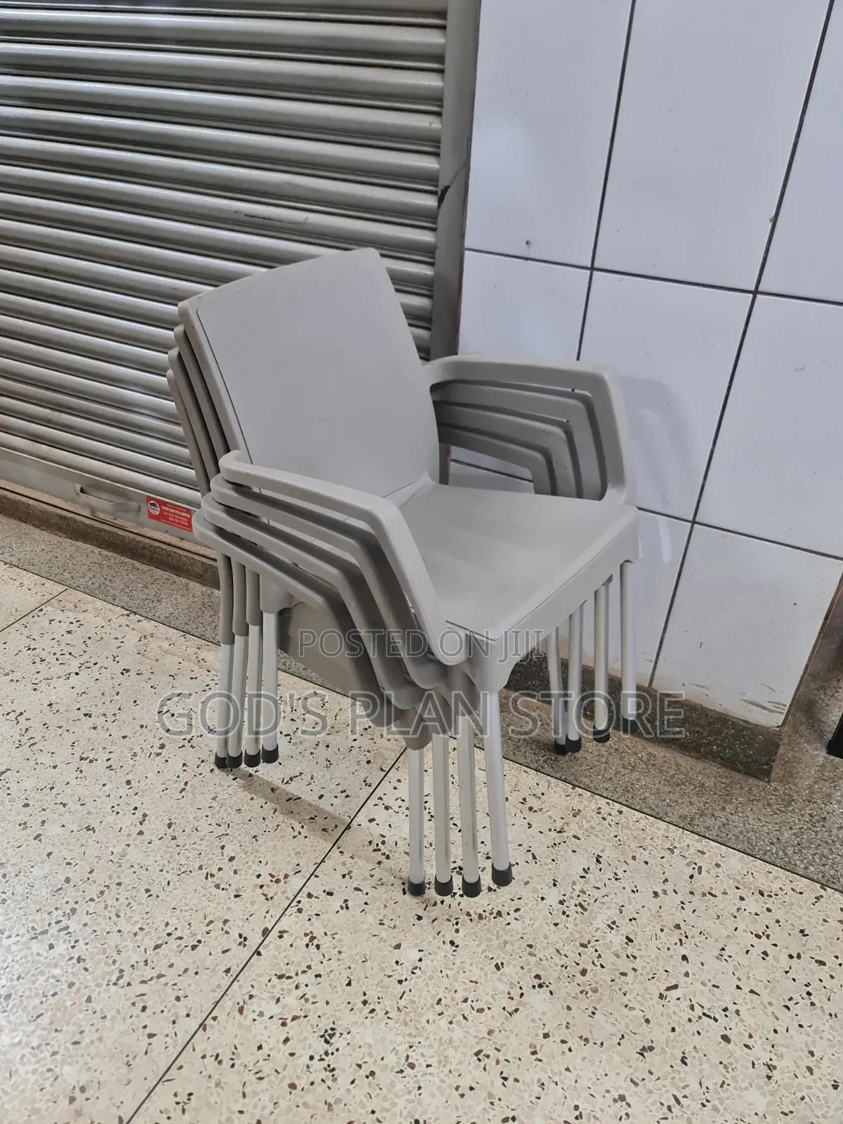 Outdoor Indoor Metal Stands Armrest Plastic Chairs