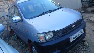 Toyota Noah 2002 Silver