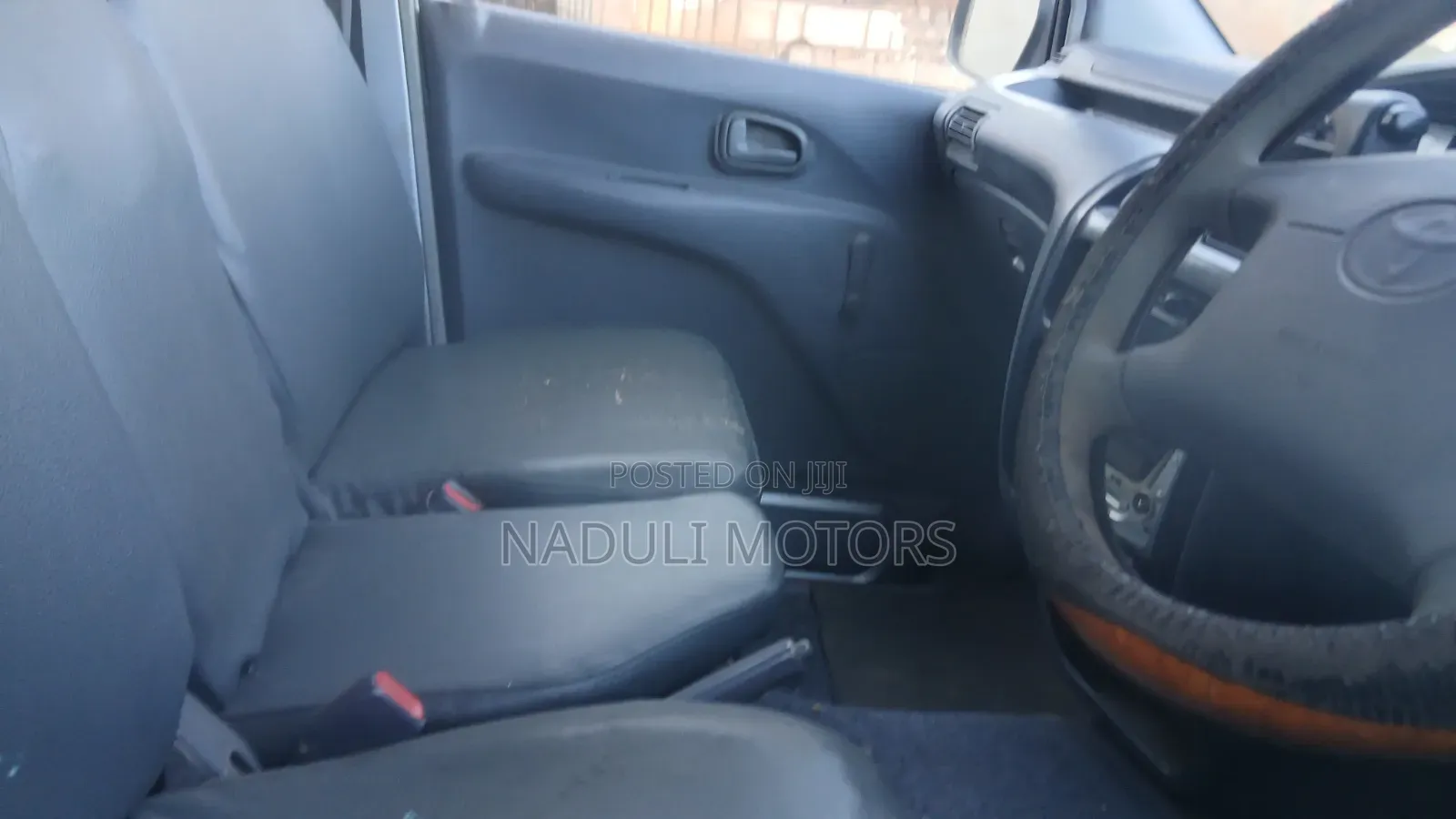 Toyota Noah 2002 Silver