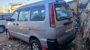 Toyota Noah 2002 Silver
