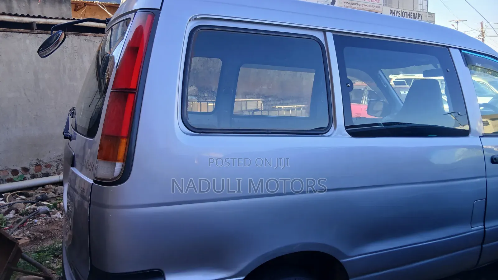 Toyota Noah 2002 Silver