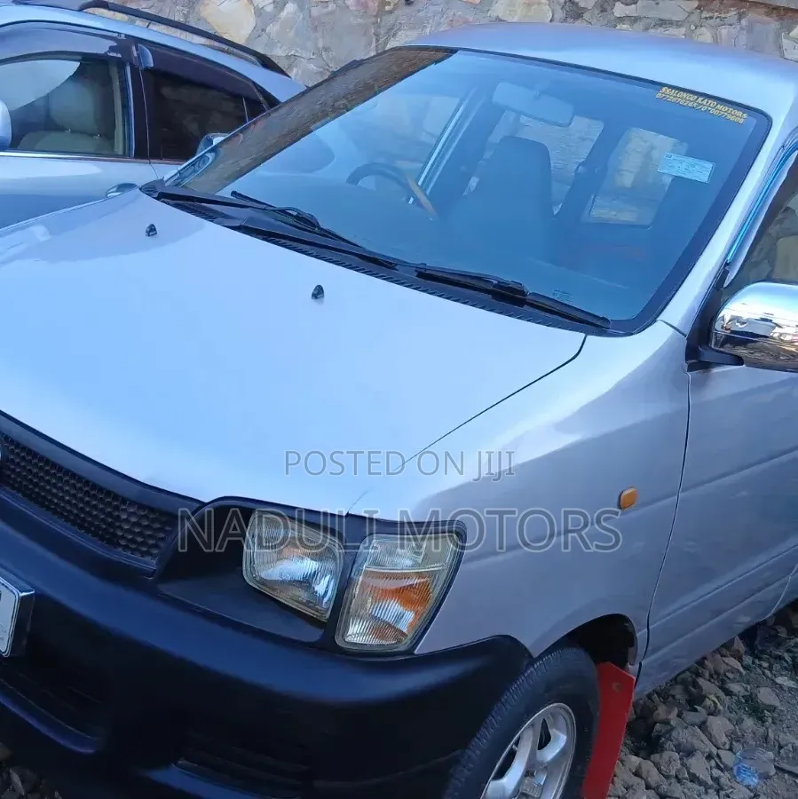 Toyota Noah 2002 Silver