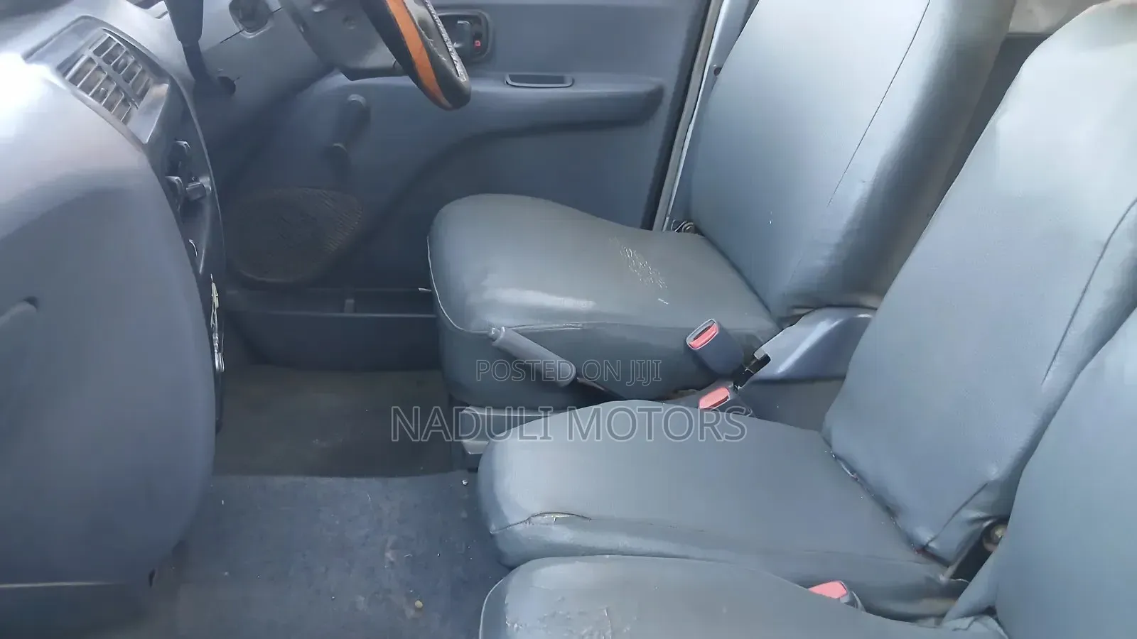 Toyota Noah 2002 Silver