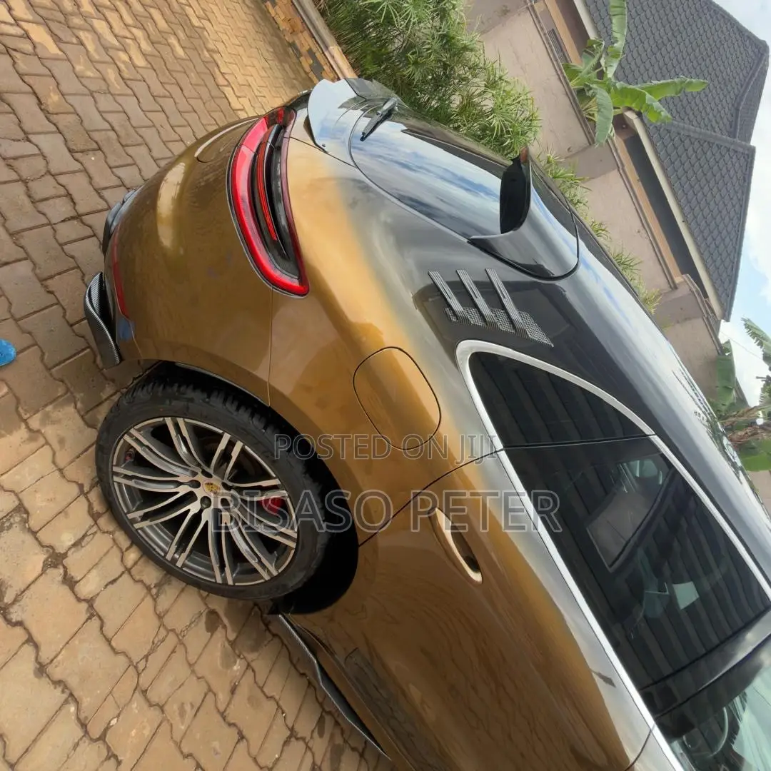 Porsche Macan 2016 Green