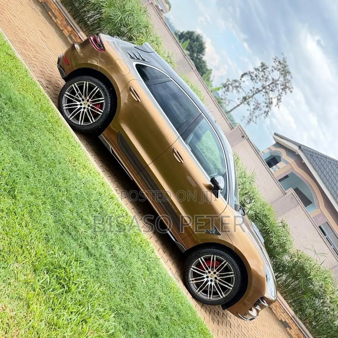 Porsche Macan 2016 Green