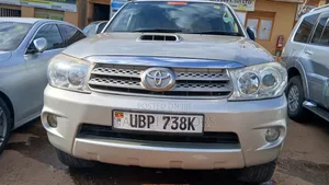 Toyota Fortuner 2011 Silver