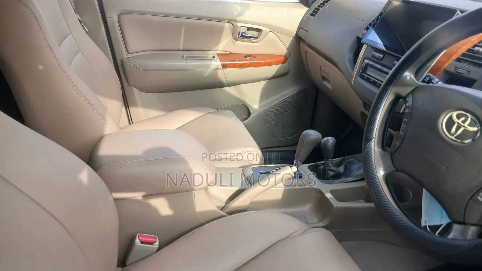 Toyota Fortuner 2011 Silver