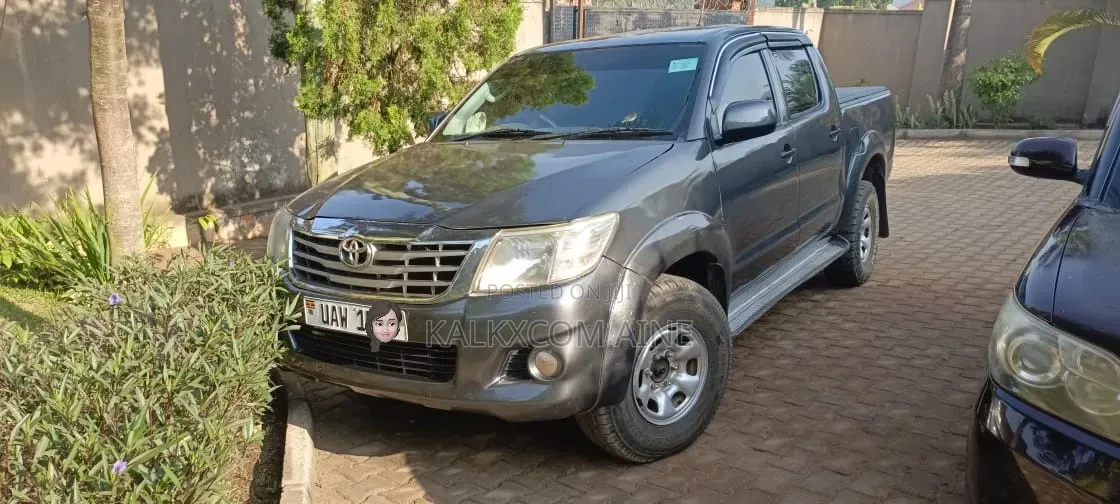 Toyota Hilux 2015 Gray