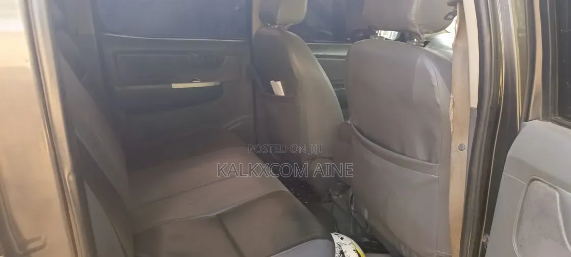Toyota Hilux 2015 Gray