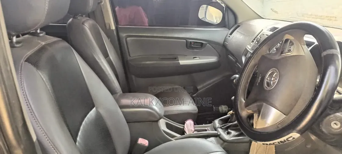 Toyota Hilux 2015 Gray