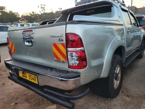 Toyota Hilux 3.0 D-4D 4x4 2012 Silver