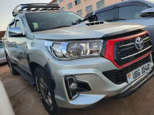 Toyota Hilux 3.0 D-4D 4x4 2012 Silver
