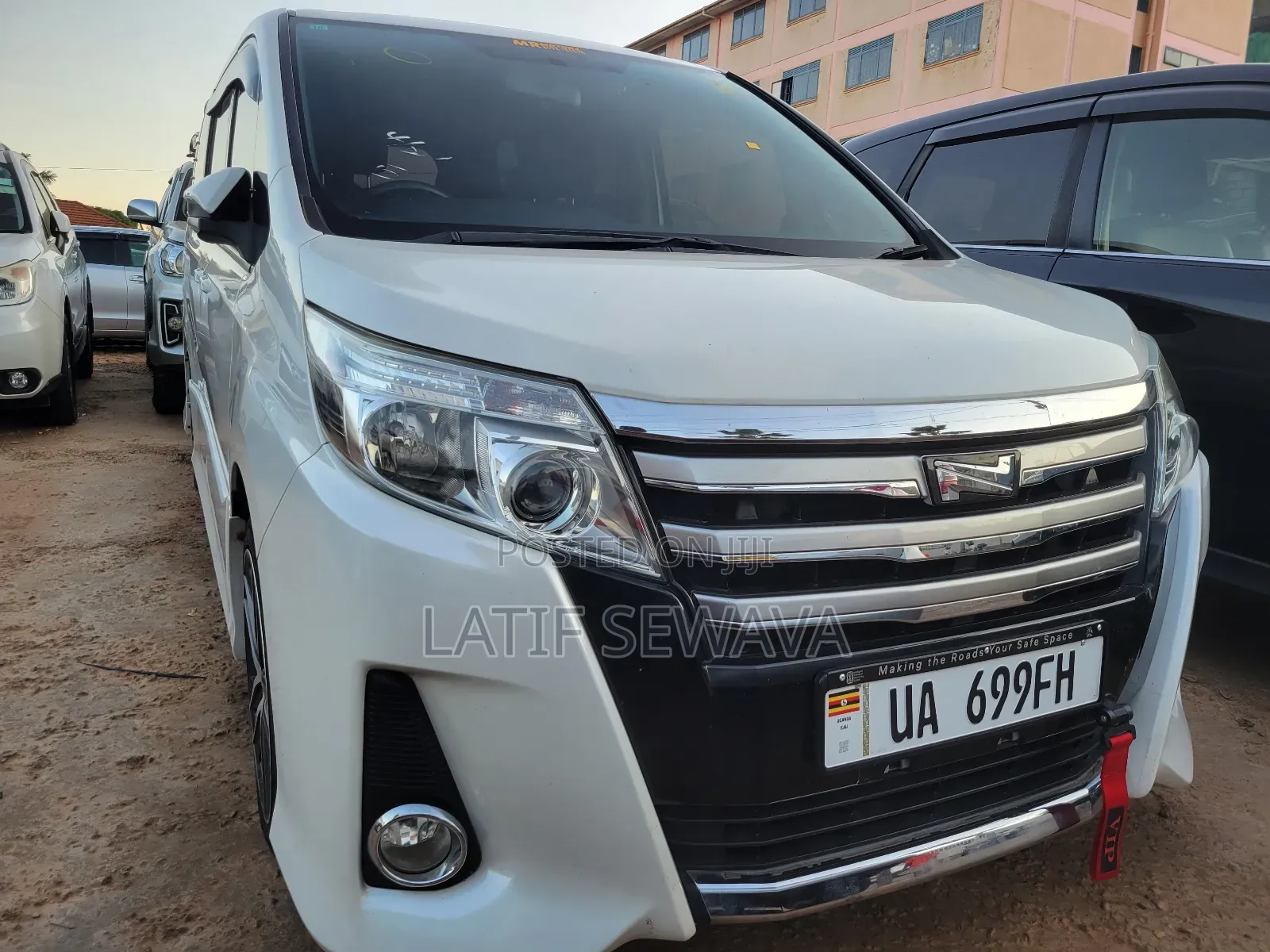 New Toyota Noah 2.0 FWD (6 Seater) 2014 White